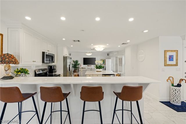 292 14th AVE S A, Naples, FL 34102