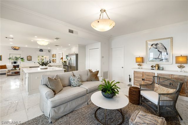 292 14th AVE S A, Naples, FL 34102