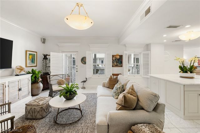 292 14th AVE S A, Naples, FL 34102