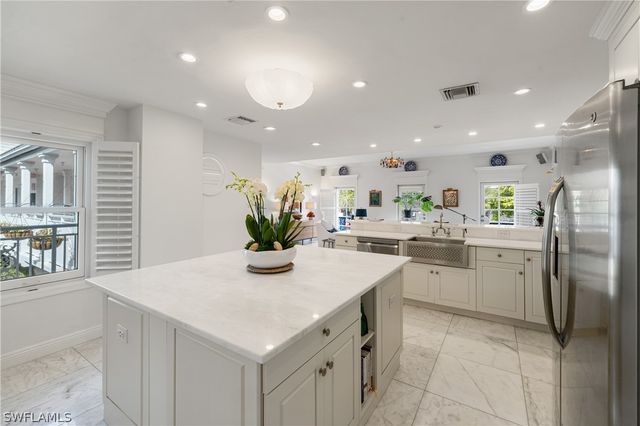 292 14th AVE S A, Naples, FL 34102