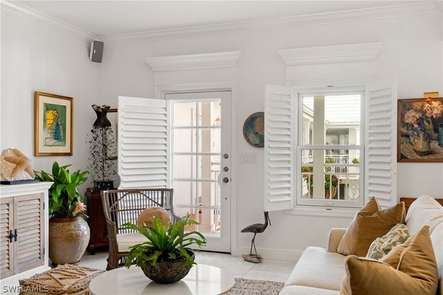 292 14th AVE S A, Naples, FL 34102