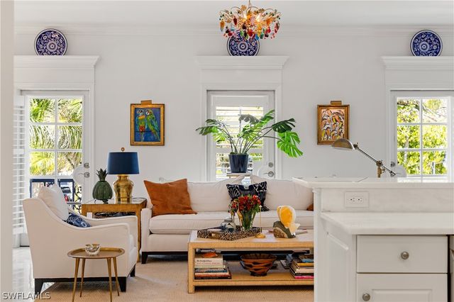 292 14th AVE S A, Naples, FL 34102