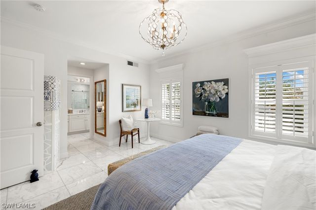 292 14th AVE S A, Naples, FL 34102