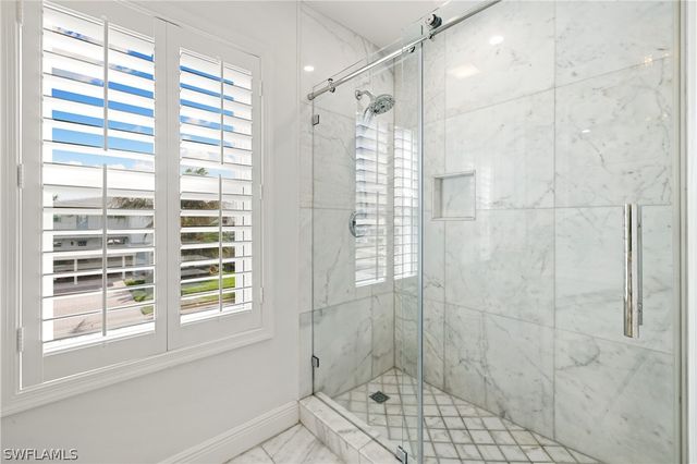 292 14th AVE S A, Naples, FL 34102