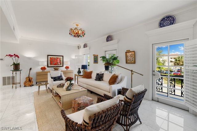 292 14th AVE S A, Naples, FL 34102