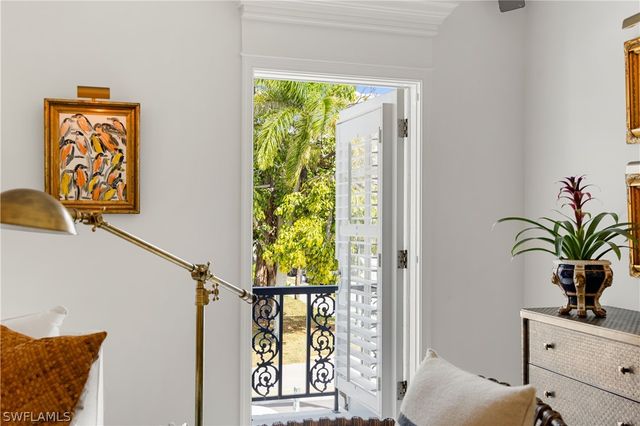 292 14th AVE S A, Naples, FL 34102