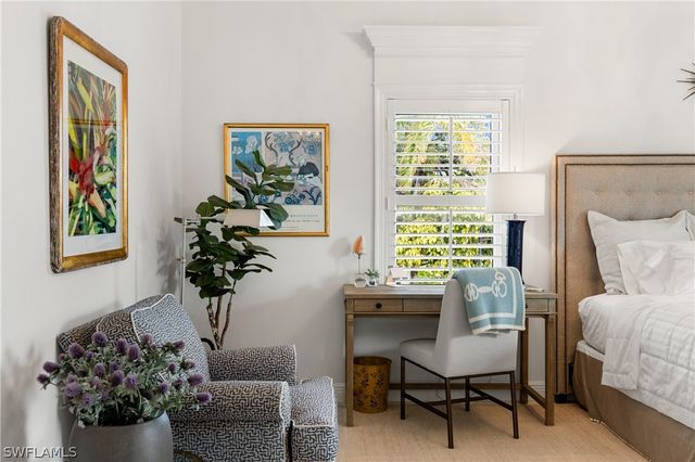 292 14th AVE S A, Naples, FL 34102