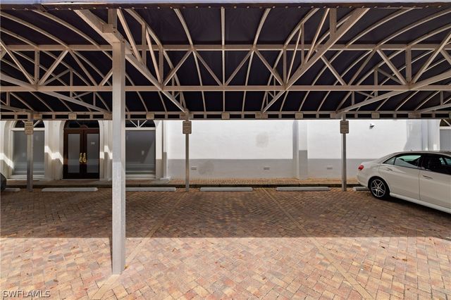 292 14th AVE S A, Naples, FL 34102