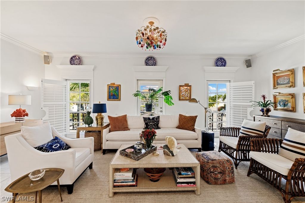 292 14th AVE S A, Naples, FL 34102