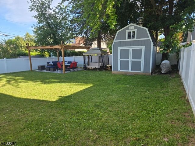 67 Emerson St, Clifton City, NJ 07013