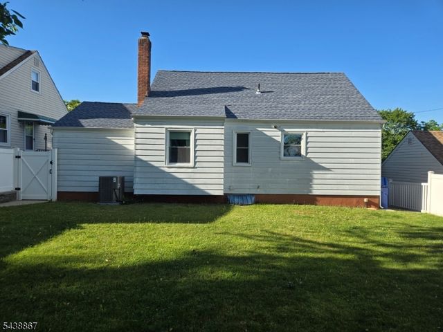 67 Emerson St, Clifton City, NJ 07013