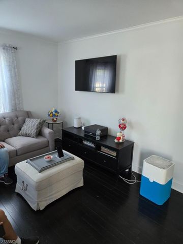 67 Emerson St, Clifton City, NJ 07013
