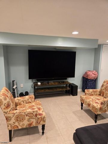 67 Emerson St, Clifton City, NJ 07013