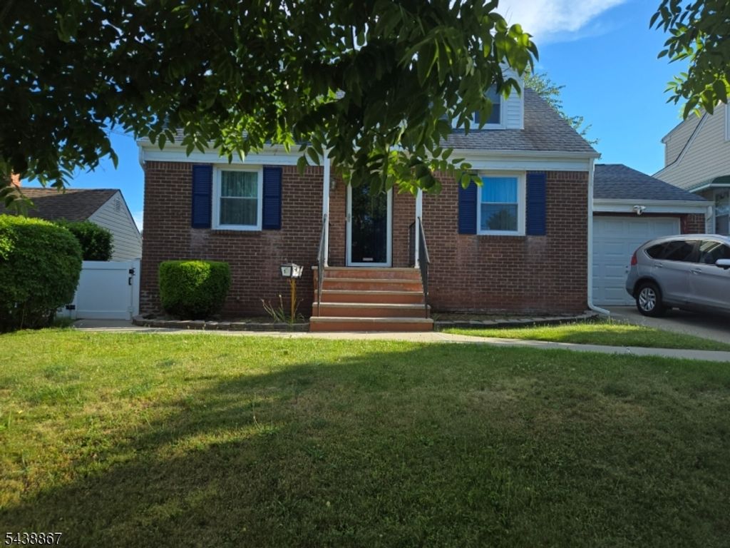 67 Emerson St, Clifton City, NJ 07013