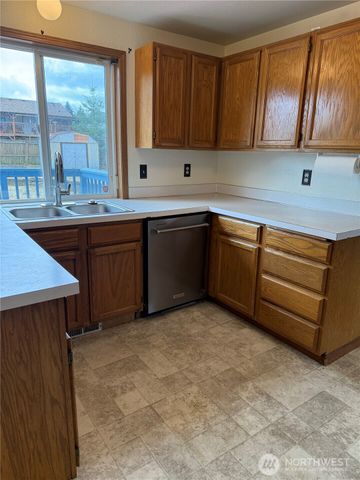 1652 93rd Street S, Tacoma, WA 98444