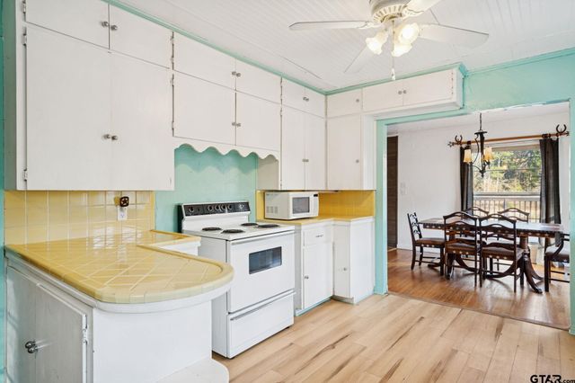 18621 County Road 477, Lindale, TX 75771