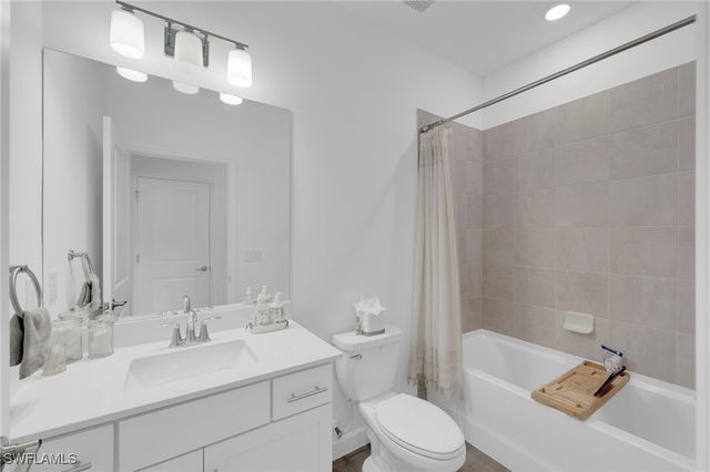 18664 Ives DR, Estero, FL 33928