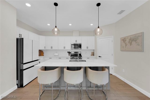 18664 Ives DR, Estero, FL 33928