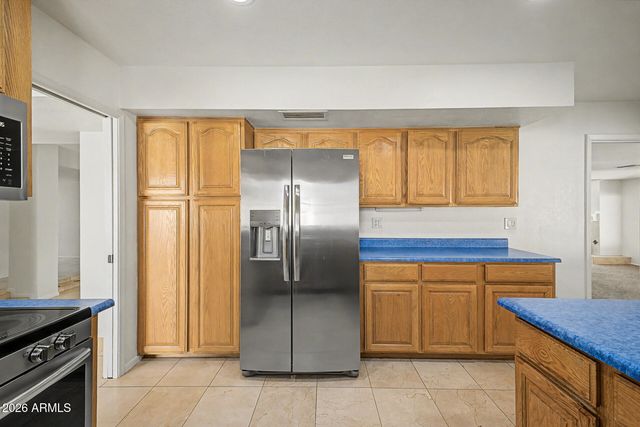 621 E CALAVAR Road, Phoenix, AZ 85022