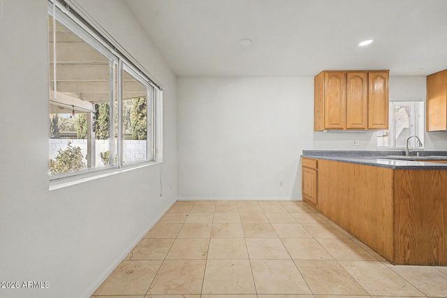 621 E CALAVAR Road, Phoenix, AZ 85022