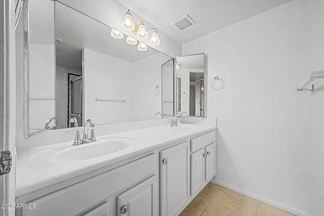 621 E CALAVAR Road, Phoenix, AZ 85022