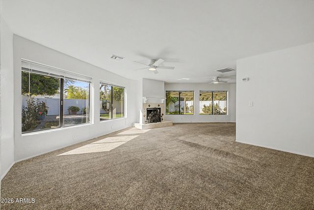 621 E CALAVAR Road, Phoenix, AZ 85022