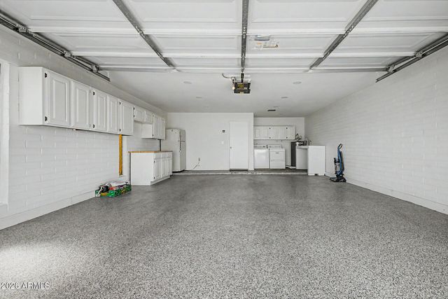 621 E CALAVAR Road, Phoenix, AZ 85022