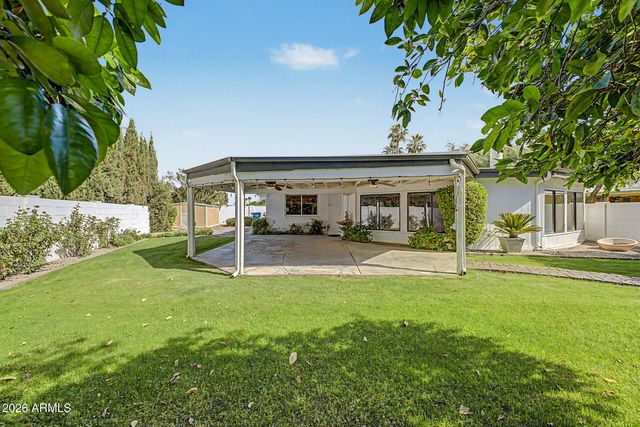 621 E CALAVAR Road, Phoenix, AZ 85022