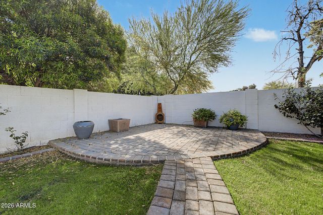 621 E CALAVAR Road, Phoenix, AZ 85022