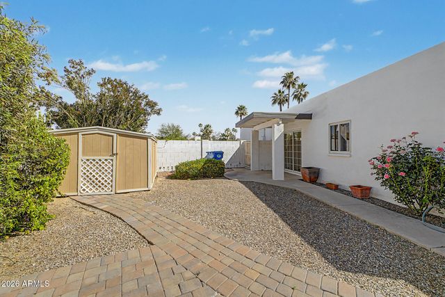 621 E CALAVAR Road, Phoenix, AZ 85022