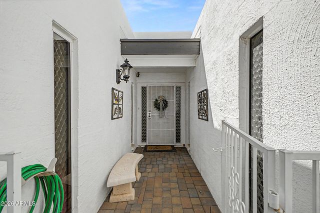 621 E CALAVAR Road, Phoenix, AZ 85022