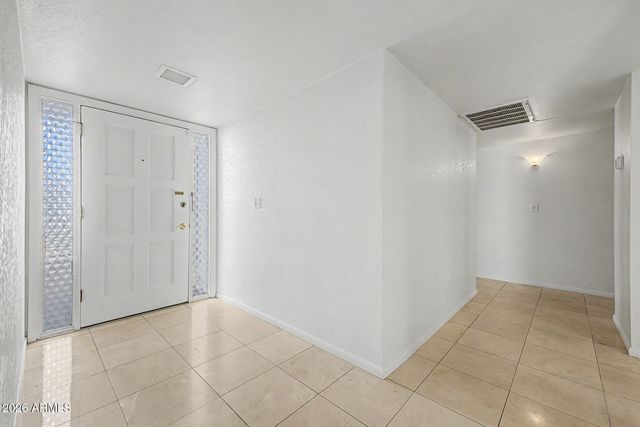 621 E CALAVAR Road, Phoenix, AZ 85022