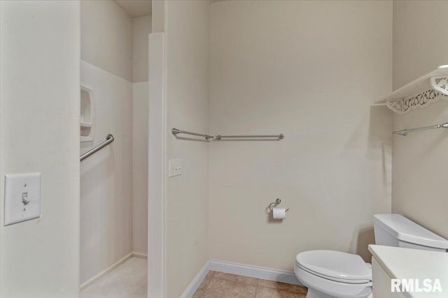2400 Aaron Court, Springfield, IL 62704