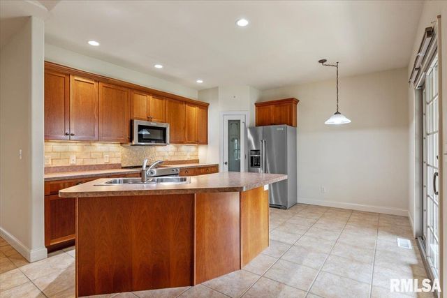 2400 Aaron Court, Springfield, IL 62704