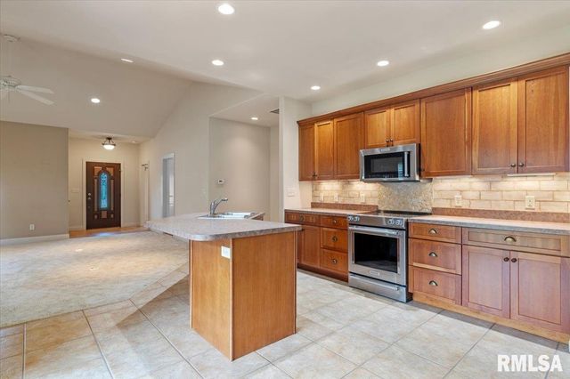 2400 Aaron Court, Springfield, IL 62704