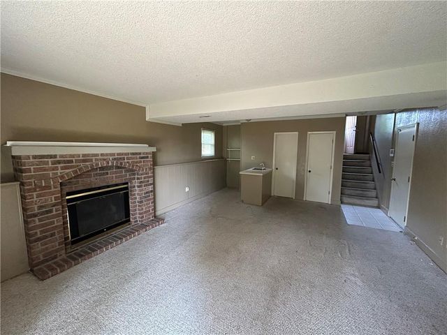 17405 E 41st Terrace, Independence, MO 64055
