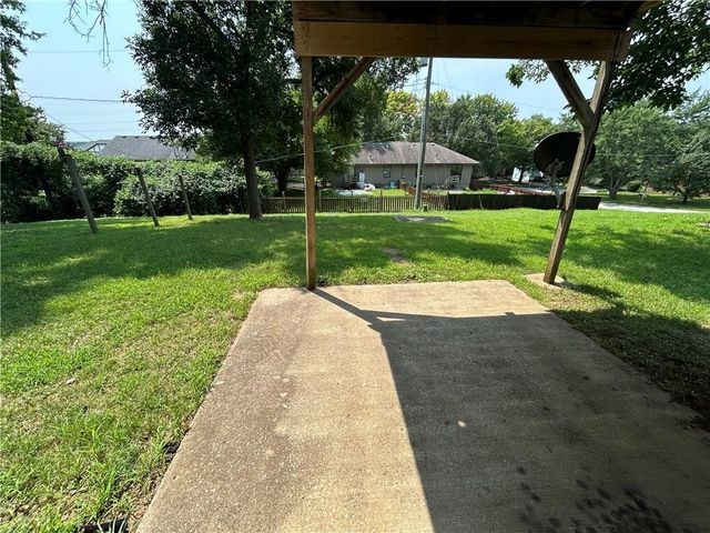 17405 E 41st Terrace, Independence, MO 64055