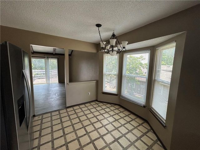 17405 E 41st Terrace, Independence, MO 64055