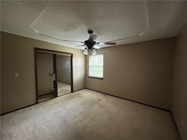 17405 E 41st Terrace, Independence, MO 64055