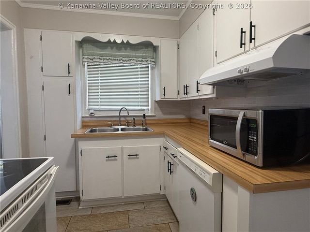 1904 Kanawha Terrace, St Albans, WV 25177