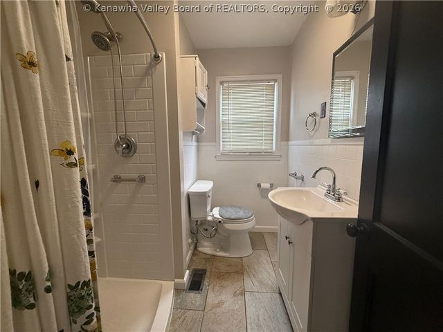 1904 Kanawha Terrace, St Albans, WV 25177