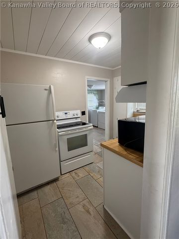 1904 Kanawha Terrace, St Albans, WV 25177