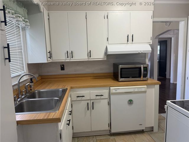 1904 Kanawha Terrace, St Albans, WV 25177
