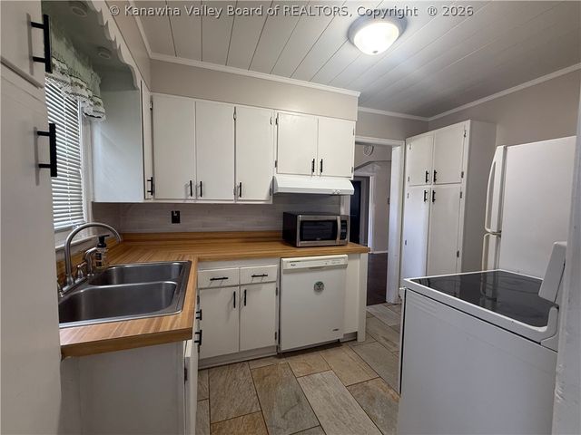 1904 Kanawha Terrace, St Albans, WV 25177