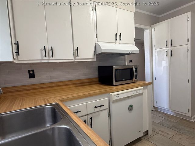 1904 Kanawha Terrace, St Albans, WV 25177