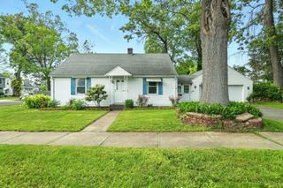 224 Cambria St, Springfield, MA 01118