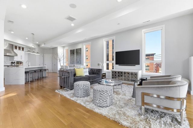 469 E 4th St 2, Boston, MA 02127