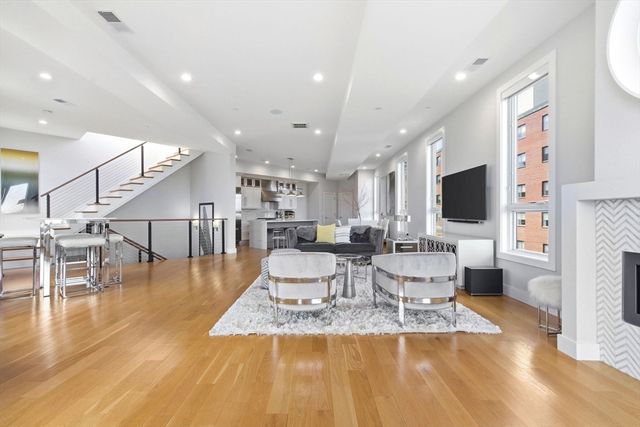 469 E 4th St 2, Boston, MA 02127