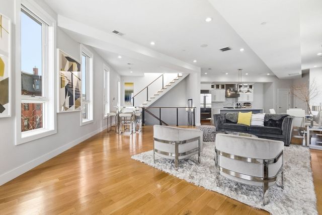 469 E 4th St 2, Boston, MA 02127