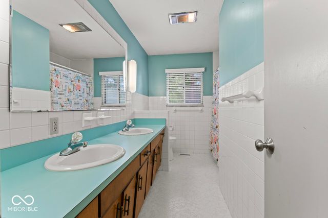 2316 Lake Drive, Anderson, IN 46012